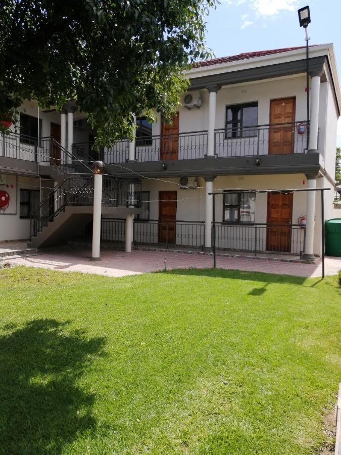 קלרקסדורפ Lala Poa Guest House מראה חיצוני תמונה