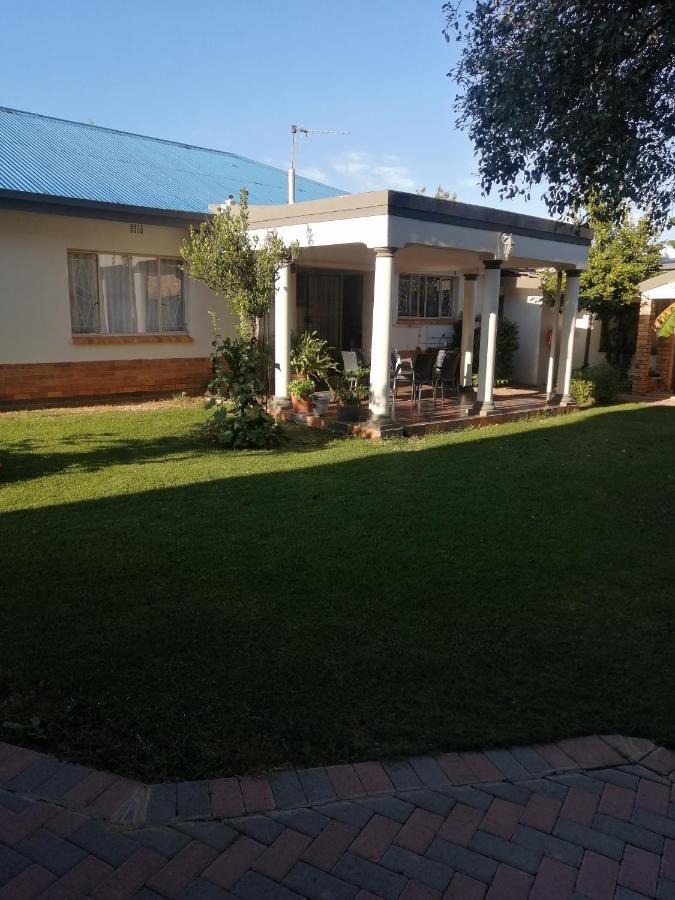 קלרקסדורפ Lala Poa Guest House מראה חיצוני תמונה