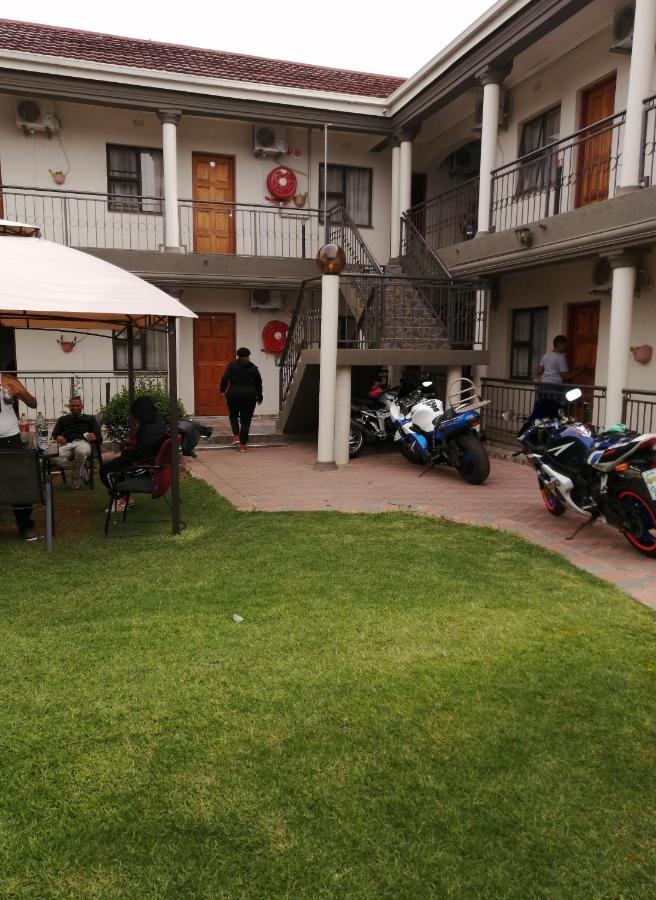 קלרקסדורפ Lala Poa Guest House מראה חיצוני תמונה